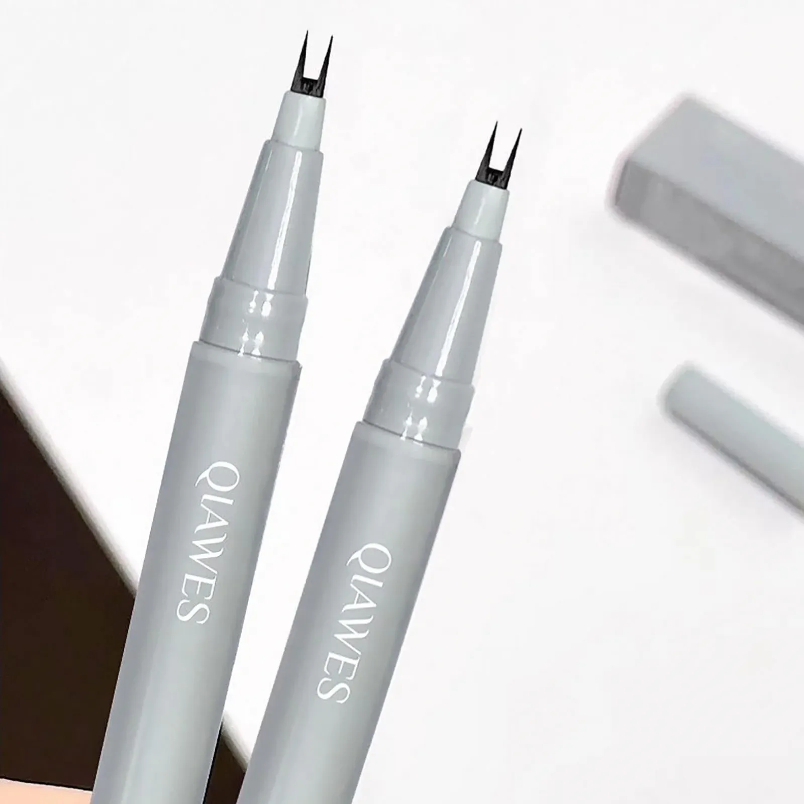 Підводка для нижніх вій з подвійним кінчиком, водостійка рідка, фото №4 Підводка для нижніх вій з подвійним кінчиком, водостійка рідка, фото №4