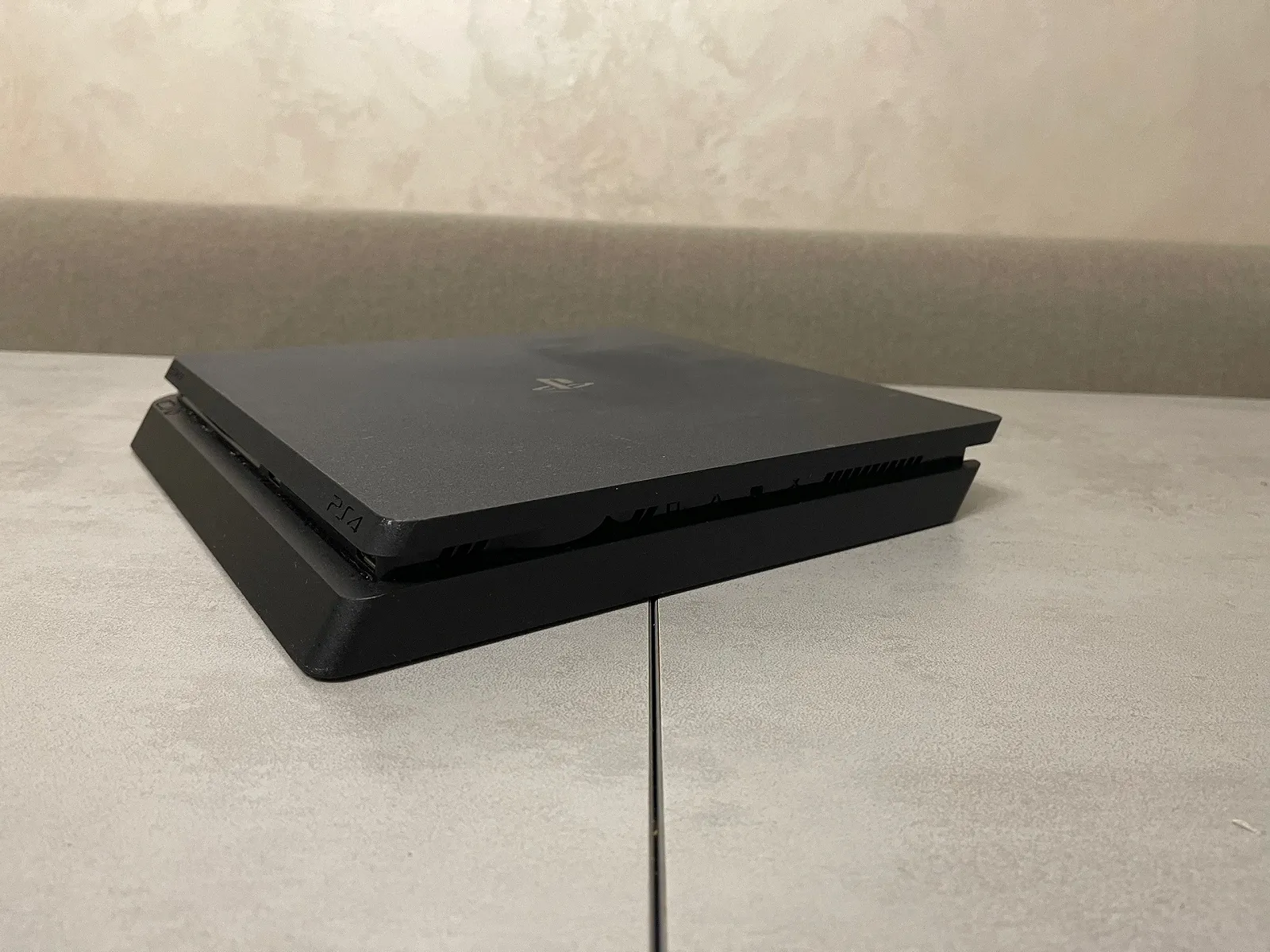 Ігрова приставка Sony Playstation PS4 CUH-2215B Slim, 500GB, фото №4 Ігрова приставка Sony Playstation PS4 CUH-2215B Slim, 500GB, фото №4