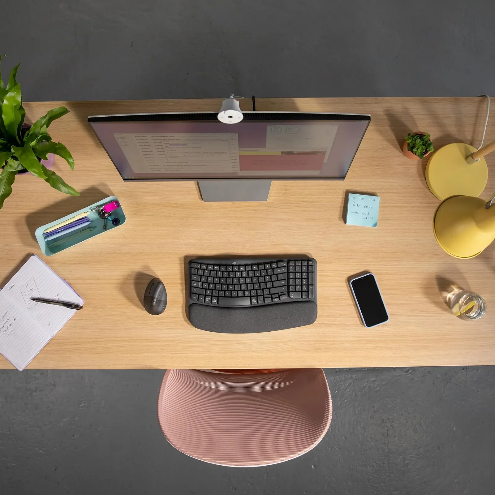 Миша Logitech Lift Vertical Ergonomic Left Handed Wireless Bluetooth або Logi Bolt USB Graphite, фото №6 Миша Logitech Lift Vertical Ergonomic Left Handed Wireless Bluetooth або Logi Bolt USB Graphite, фото №6