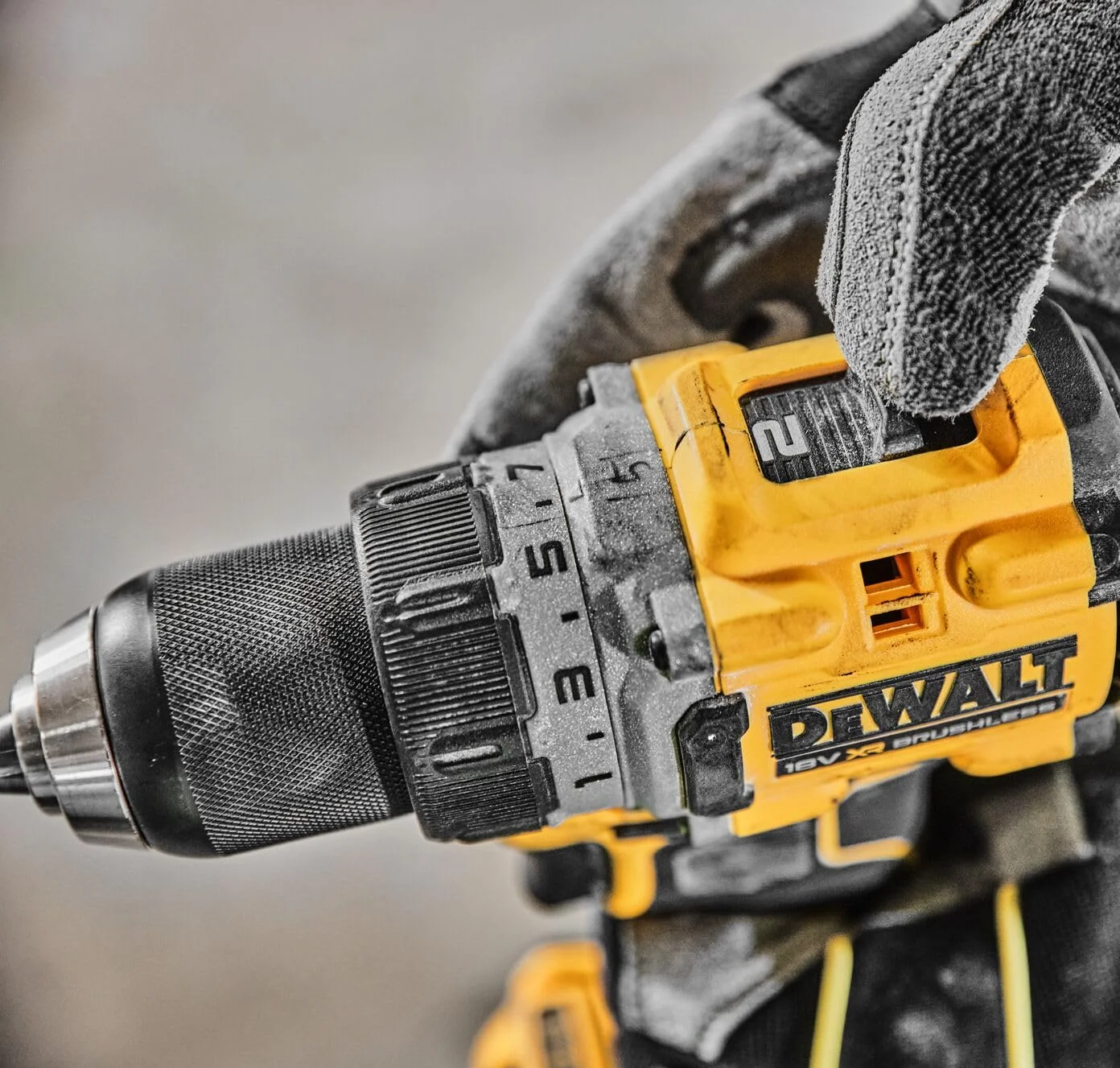 Дрель-шуруповерт аккумуляторная бесщеточная Dewalt DCD800NT Черно-желтая, фото №3 Дрель-шуруповерт аккумуляторная бесщеточная Dewalt DCD800NT Черно-желтая, фото №3