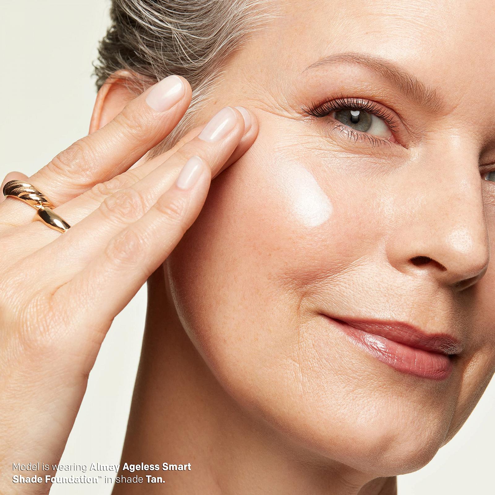 Тональний крем Almay Smart Shade Anti-Ageing з гіалуроновою кислотою, ніацинамідом, вітамінами C та E, гіпоалергенний, без ароматизаторів 800 Deep, фото №6