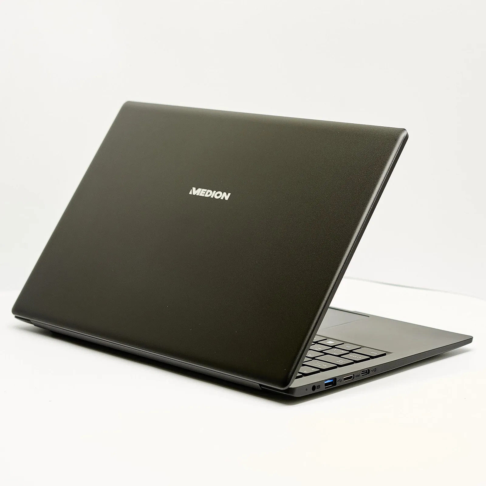 Ноутбук 14" Medion (Lenovo Group) Akoya E4251 | Чотириядерний Intel | RAM DDR4 8 ГБ | SSD 128 ГБ | Intel Graphics | Металевий корпус | Ультрабук | AKБ до 8 годин | Win10 (5103), фото №5