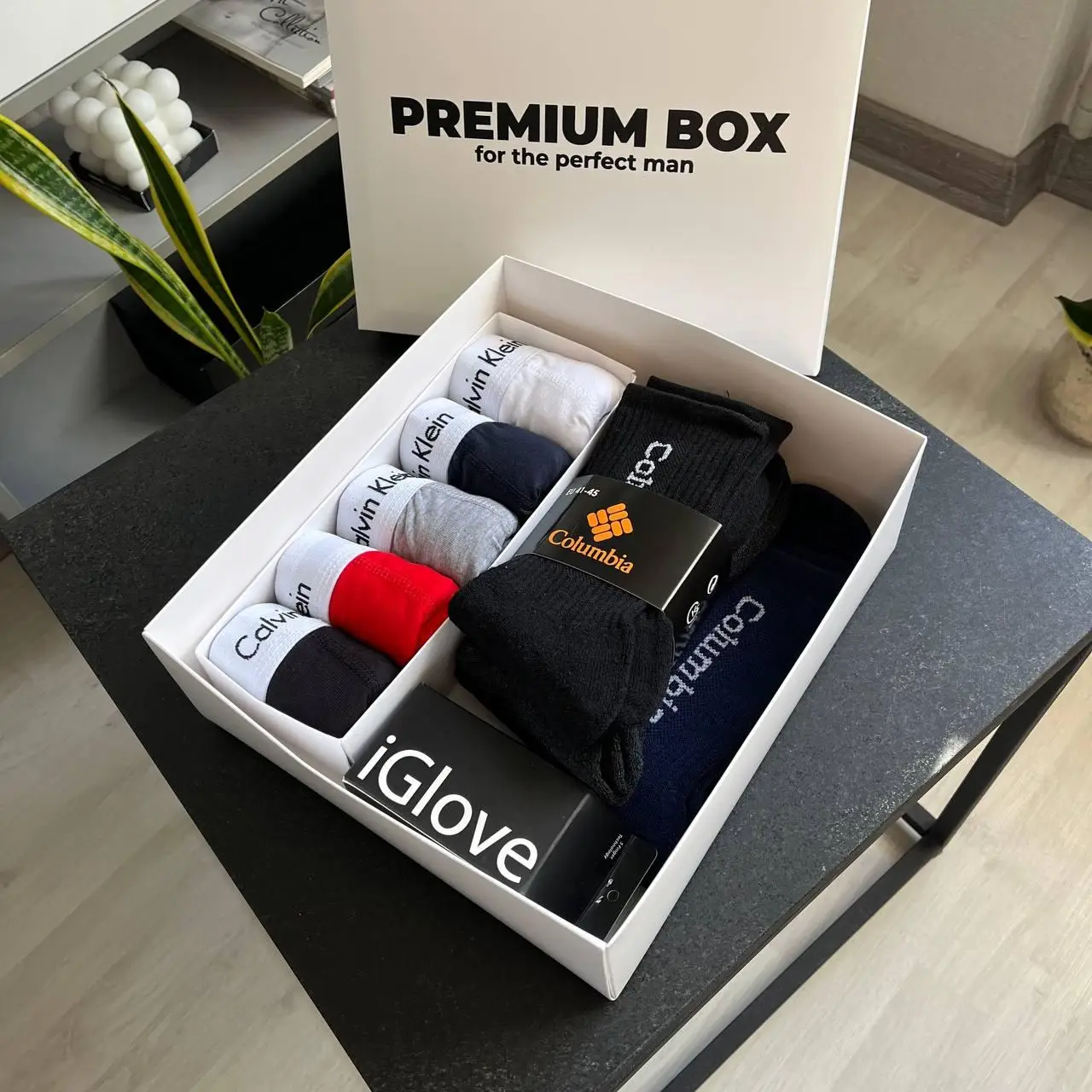 Подарочный мужской набор Calvin Klein White Winter трусы боксеры 5 штук 4 пар носков и перчатки Кельвин Кляйн, фото №4 Подарочный мужской набор Calvin Klein White Winter трусы боксеры 5 штук 4 пар носков и перчатки Кельвин Кляйн, фото №4
