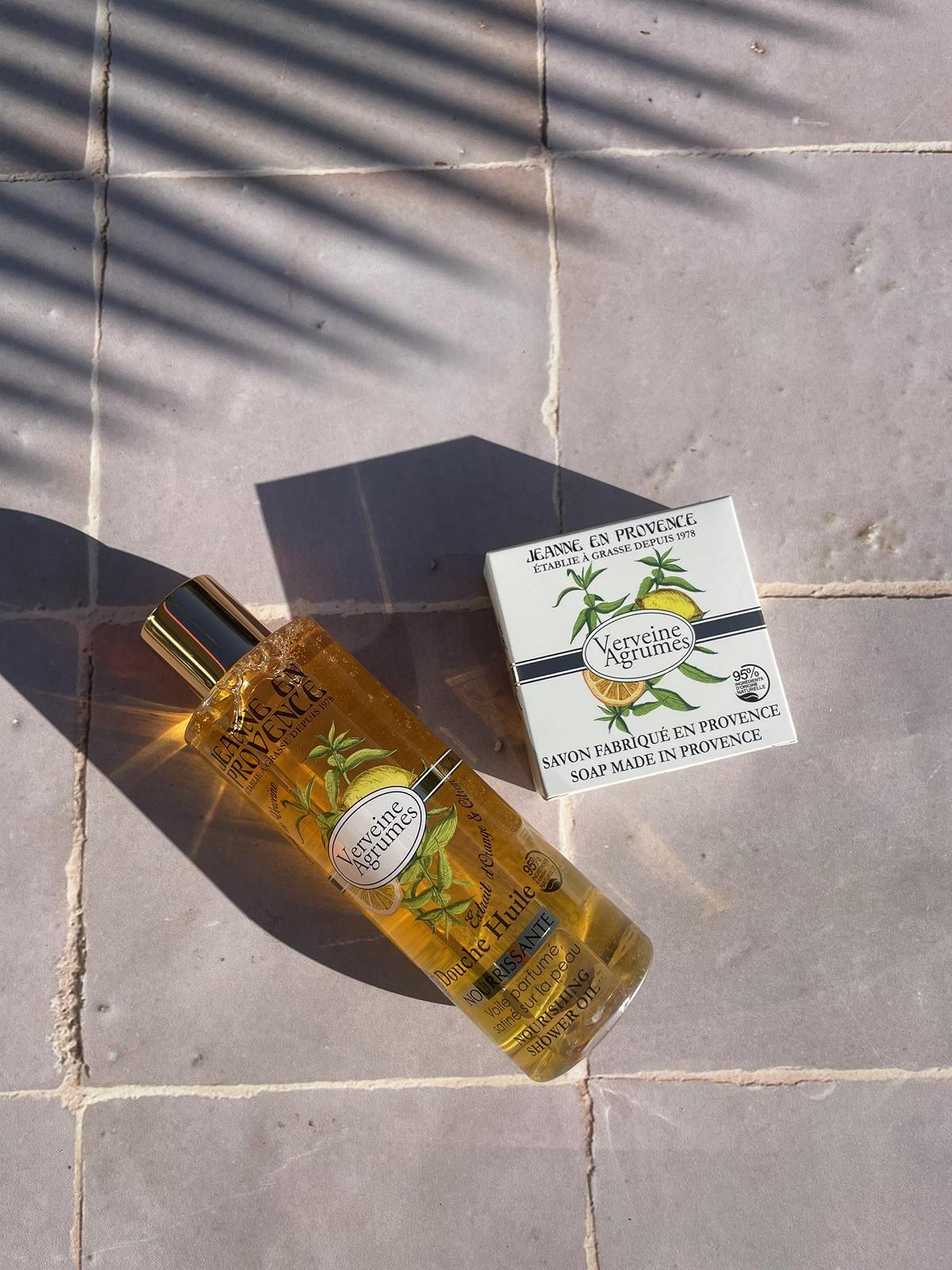 Гель-масло для душа JEANNE EN PROVENCE Citrus Verbena для сухой кожи 250 мл, фото №4 Гель-масло для душа JEANNE EN PROVENCE Citrus Verbena для сухой кожи 250 мл, фото №4