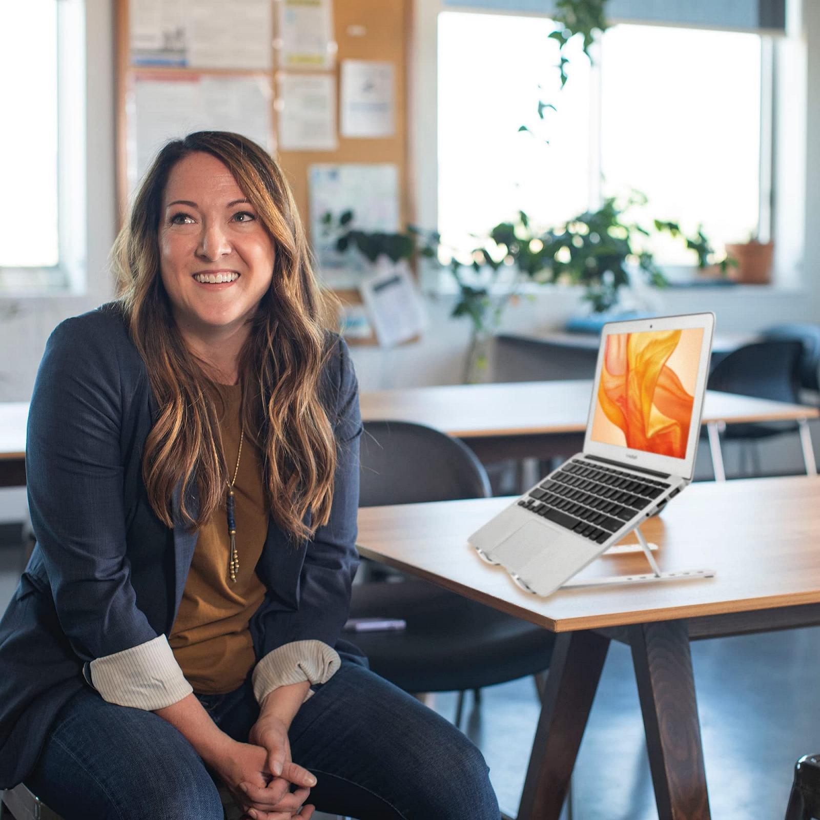 Підставка для ноутбука Desire2 Portable, що складається | Підставка для офісного та ігрового ноутбука з силіконовими ручками та захисними накладками від подряпин, фото №3 Підставка для ноутбука Desire2 Portable, що складається | Підставка для офісного та ігрового ноутбука з силіконовими ручками та захисними накладками від подряпин, фото №3