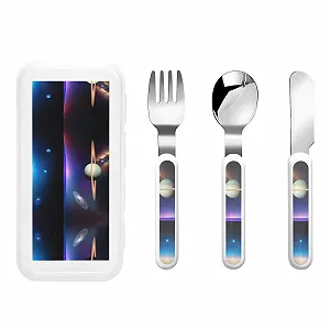Купить Набор детских столовых приборов с принтом Cosmic Saturn, три предмета, для детского сада, многоразовый - Фото 1 Набор детских столовых приборов с принтом Cosmic Saturn, три предмета, для детского сада, многоразовый - Фото 1