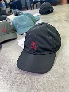 Кепка Brunello Cucinelli чорна з червоним логотипом gu595 - Фото 1