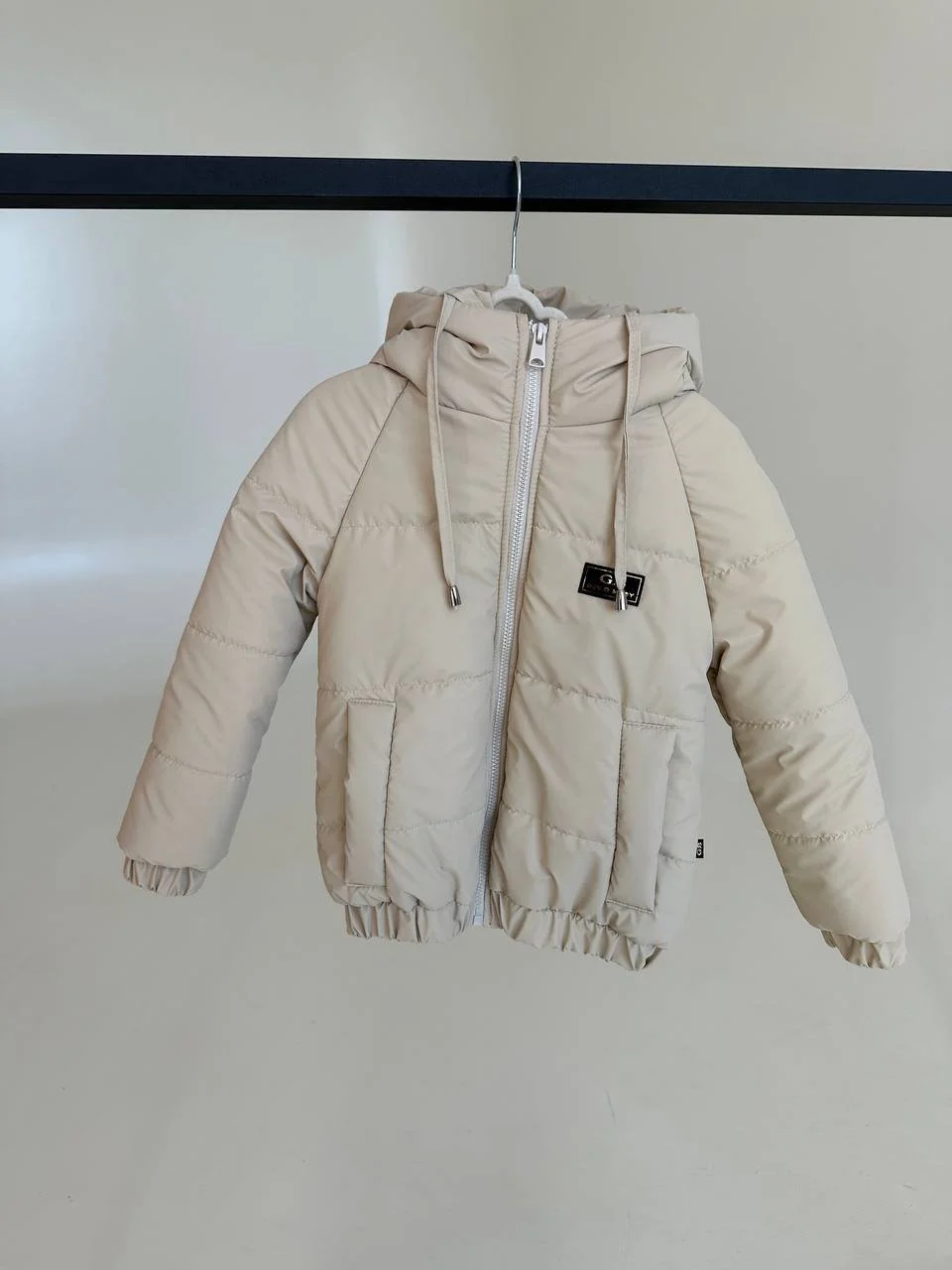 Дитяча демісезонна курточка з капюшоном від 74 до 158 розмір, весна/осінь матова бежева, фото №1