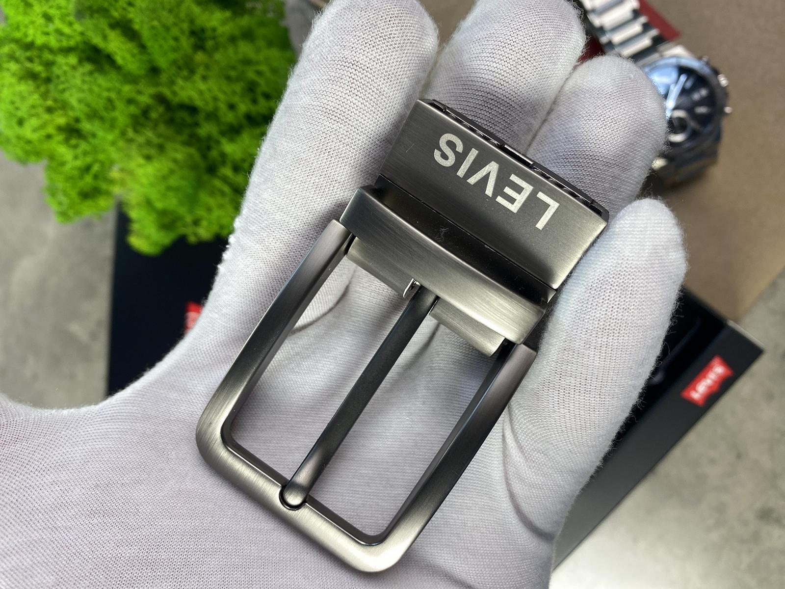 Подарунковий набір зі шкіряним ремнем Levis і двома змінними пряжками Левіс, фото №9 Подарунковий набір зі шкіряним ремнем Levis і двома змінними пряжками Левіс, фото №9