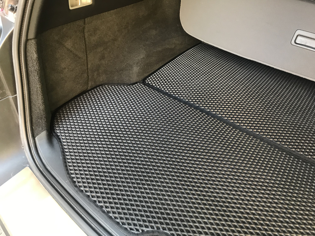 Коврик багажника с 2 частей EVA черный для Volvo XC70 2007-2013, фото №1 Коврик багажника с 2 частей EVA черный для Volvo XC70 2007-2013, фото №1