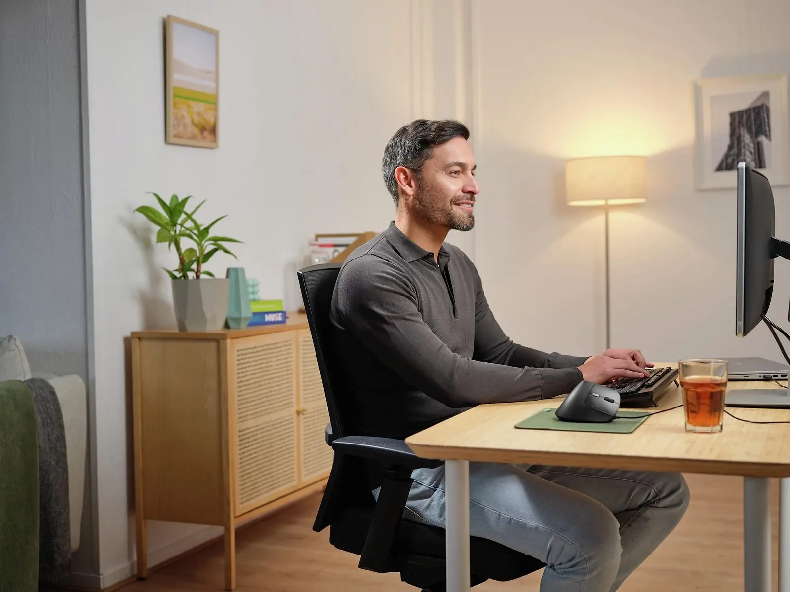 Мышь Trust Yuno Vertikale, эргономичная для правшей, предотвращение "мышиной руки"/теннисного локтя (синдром RSI), PC-мышь с кабелем, компьютер, ноутбук, Mac - Черный, фото №9