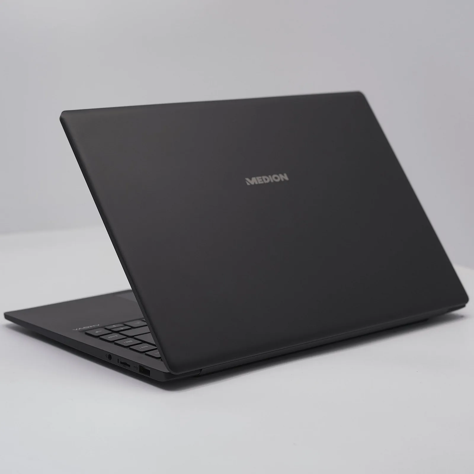 Ноутбук 14" Medion (Lenovo Group) Akoya E4251 | Чотириядерний Intel | RAM DDR4 4 ГБ | SSD 128 ГБ + eMMC 64 ГБ | Intel Graphics | Металевий корпус | Ультрабук | AKБ до 8 годин | Win10 б/в (5110), фото №5