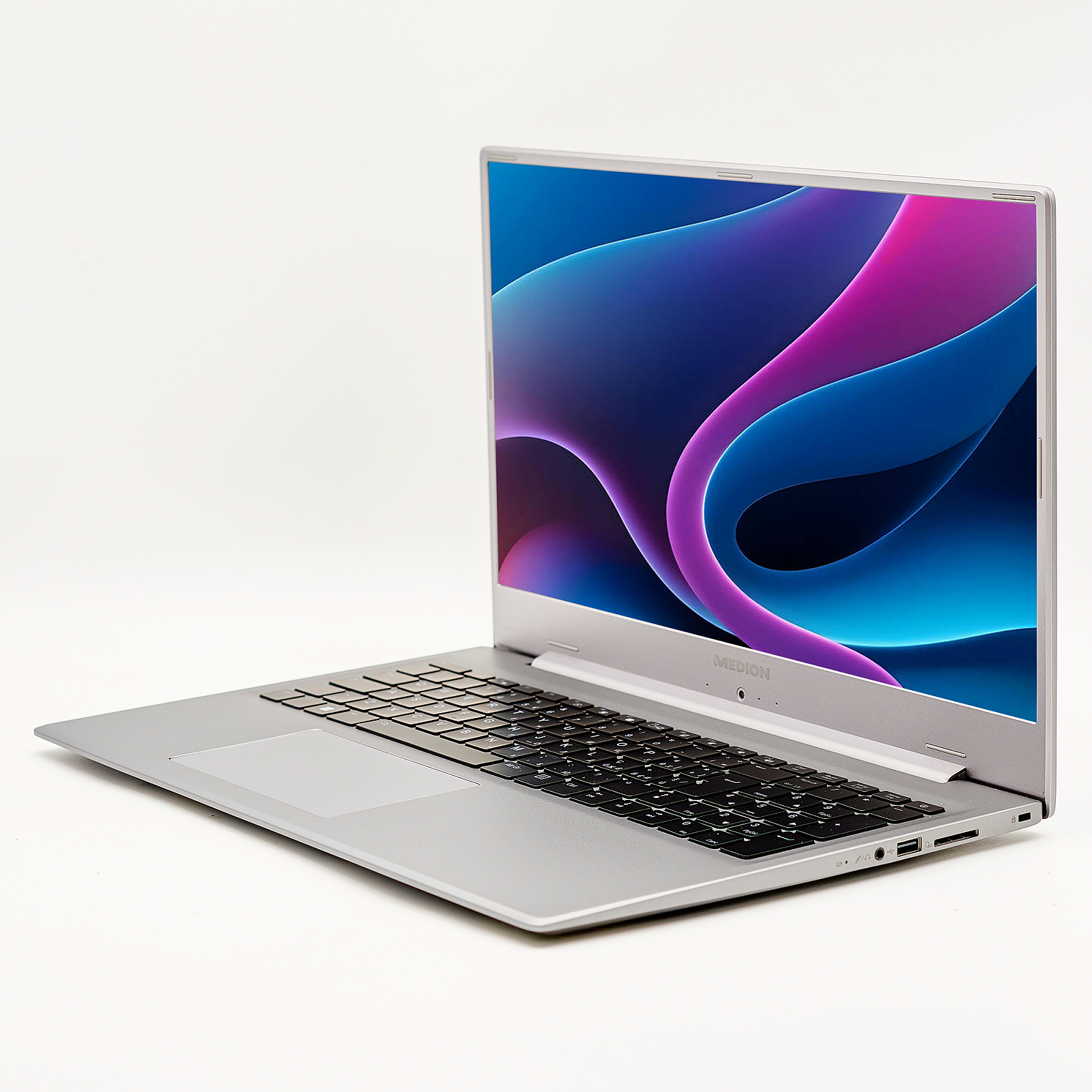 Игровой ноутбук Medion Akoya P17609 Intel Core i5-1135G7 ОЗУ 16 ГБ SSD 1 ТБ Nvidia GeForce Win10, фото №4