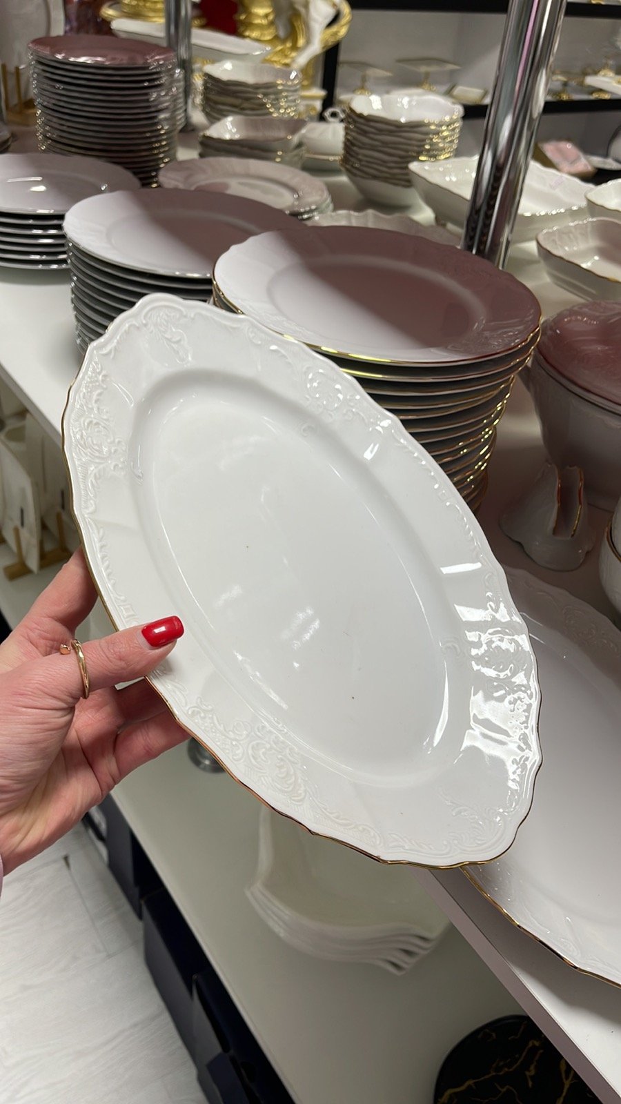 Блюдо сервіровочне порцеляна на золотій ніжці, 34х22 см Bernadotte, фото №1