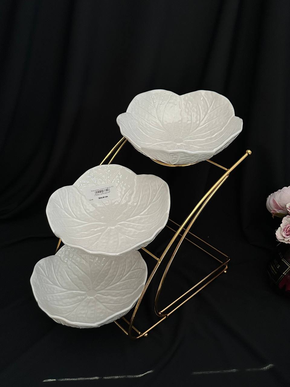 Триярусні блюдо з тарілочками у вигляді квітки., фото №3