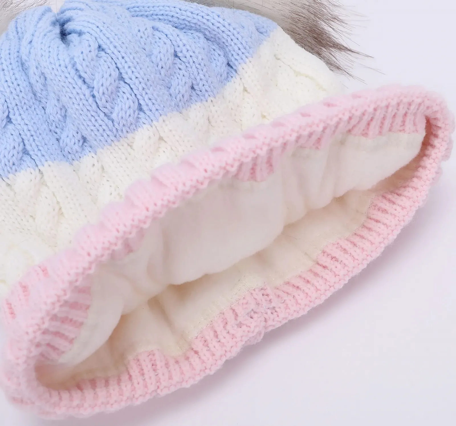 Вязаная шапка с помпоном Ever Bloom Детская для девочек с 2 помпонами из искусственного меха, фото №3 Вязаная шапка с помпоном Ever Bloom Детская для девочек с 2 помпонами из искусственного меха, фото №3