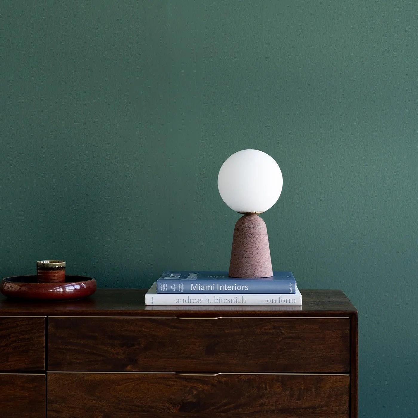 Настільна лампа Kare Bollie бетонна основа скляна скандинавський дизайн 31 x 16 x 16 см Червона, фото №2