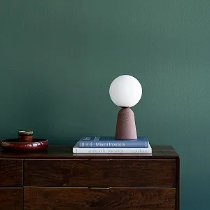 Настільна лампа Kare Bollie бетонна основа скляна скандинавський дизайн 31 x 16 x 16 см Червона synthetic.ua - Фото 1