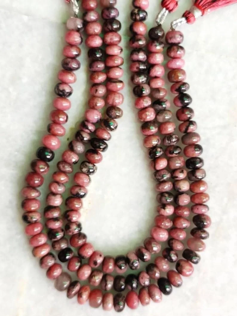 Круглі гладкі намистини з родоніту 6.5-7 мм, нитка довжиною 25 см для намиста та браслета, фото №2