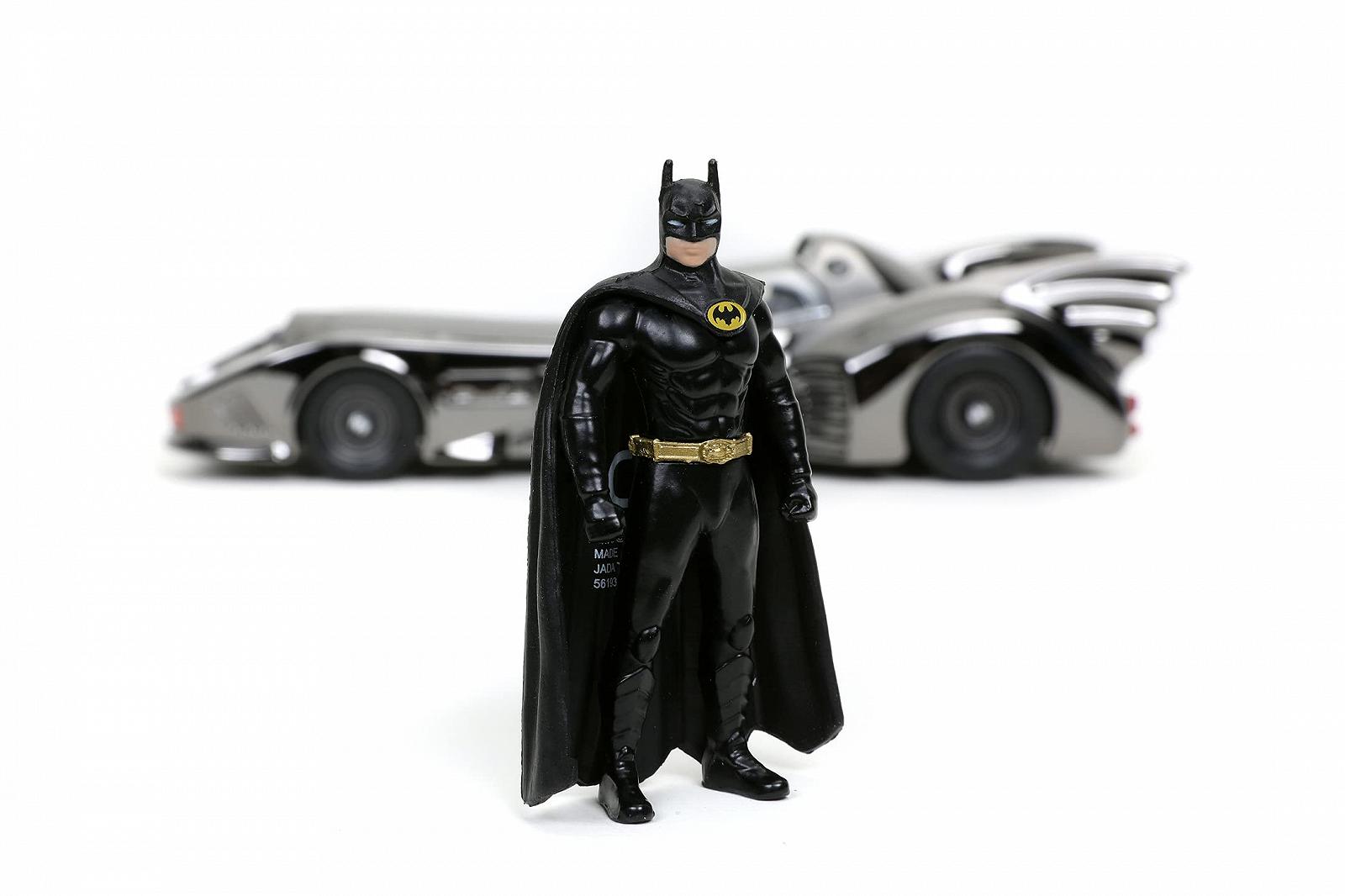 Модель автомобіля Jada Toys Next Level 1989 Batmobile 1:24 Відкритий кокпіт, відкидні гармати, відкритий багажник, включає фігурку Бетмена, спеціальне видання, індивідуально пронумерована упаковка, чорний хром, фото №4