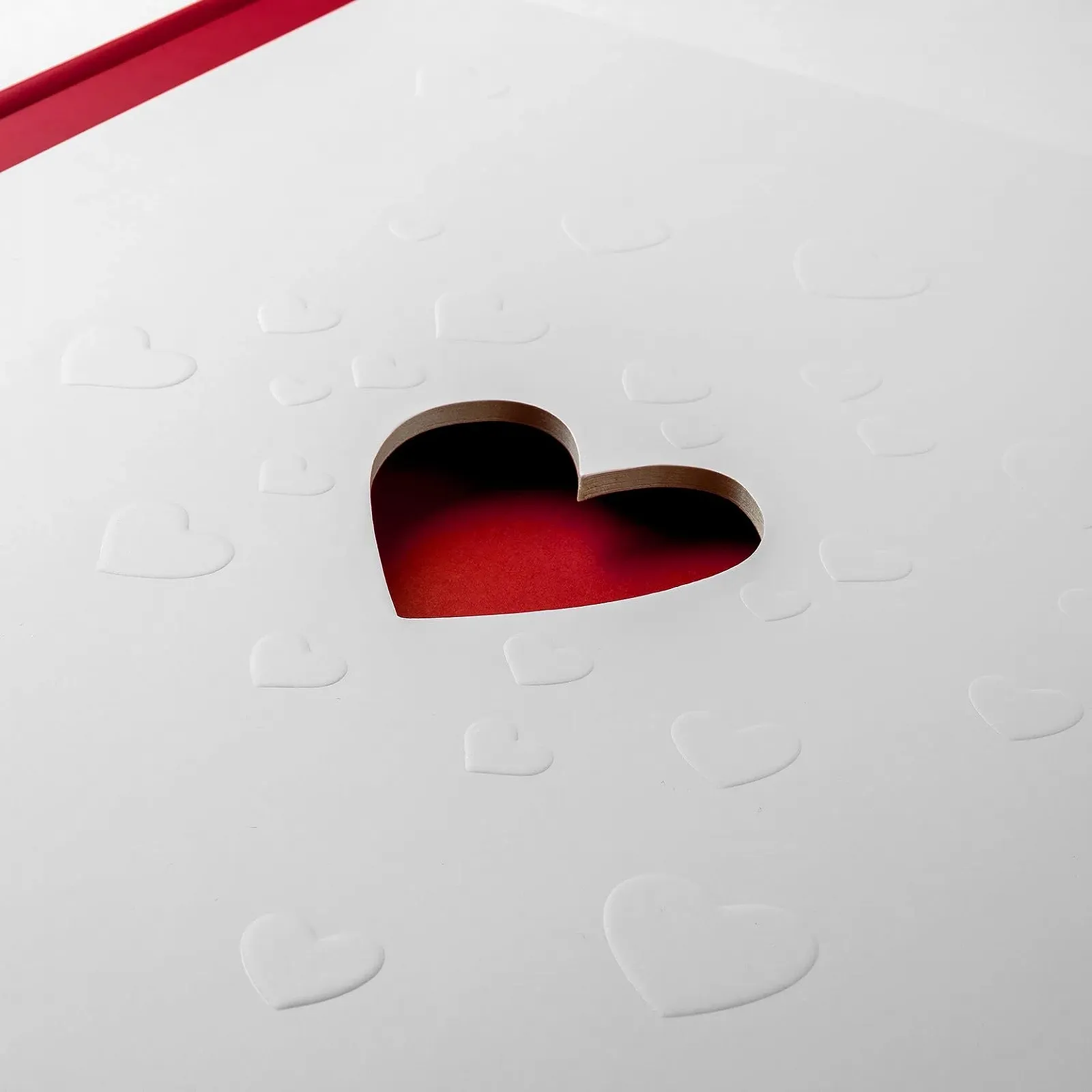 Фотоальбом walther design Love UH-159, 28 x 30.5 см, белый, с вырезом на обложке и тиснением, фото №3 Фотоальбом walther design Love UH-159, 28 x 30.5 см, белый, с вырезом на обложке и тиснением, фото №3