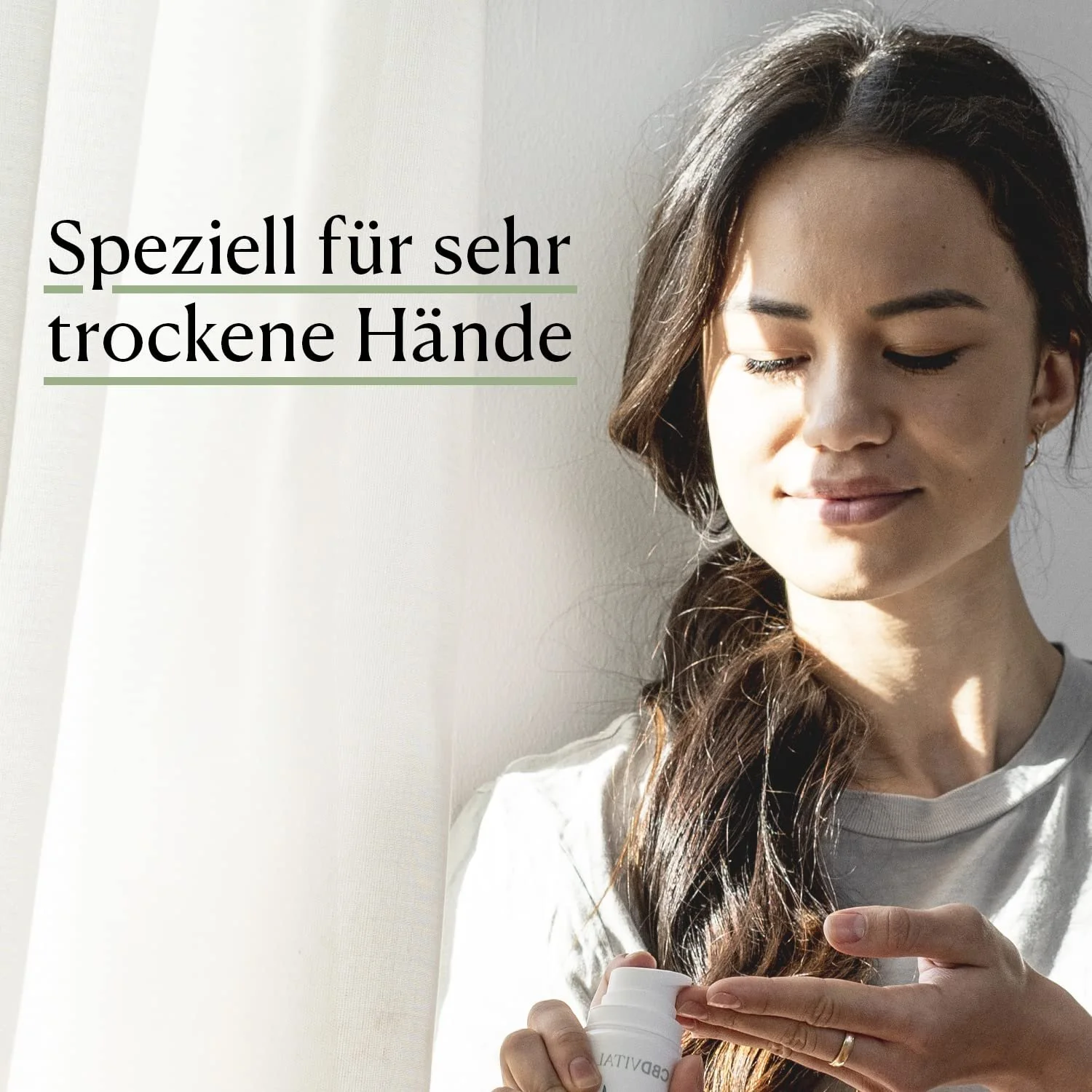 Крем для рук CBDVITAL CBD - Быстро впитывающийся для сухой кожи рук | Натуральная косметика | Особенно успокаивающий для чувствительной кожи | 100% веганский | 100 мг каннабидиола | Для мужчин и женщин | CBDVITAL, фото №2