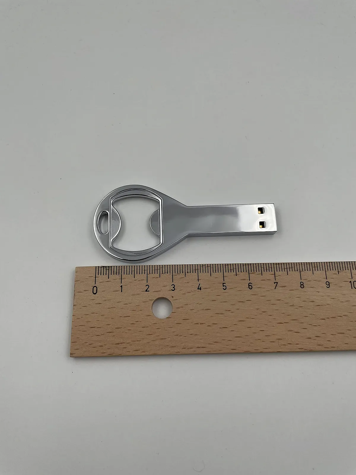 USB-флеш-накопичувач Onwomania Bottle Opener 32 ГБ Metal Silver, фото №4 USB-флеш-накопичувач Onwomania Bottle Opener 32 ГБ Metal Silver, фото №4