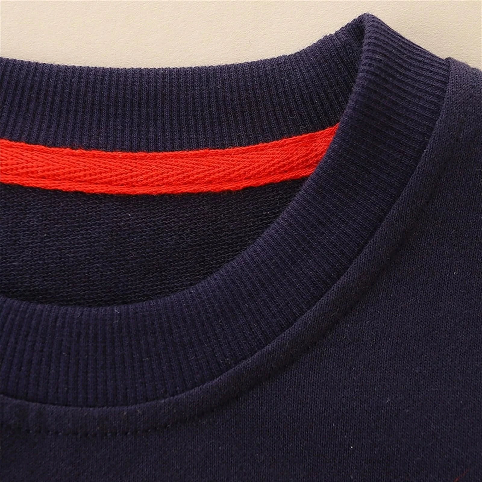 Пуловер для хлопчика з довгими рукавами та вишивкою Санти, фото №5