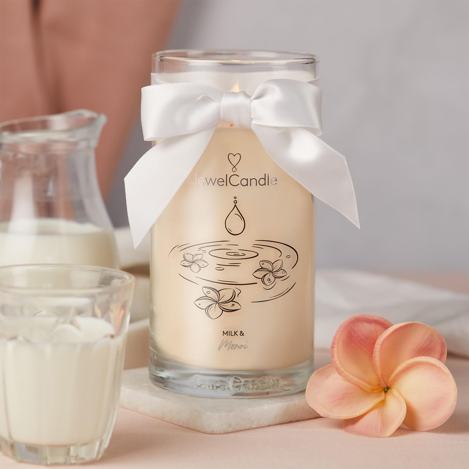 Свічка JuwelKerze Milk & Monoi Necklace Silver Великий з прикрасами 80 годин Квітковий аромат, фото №5