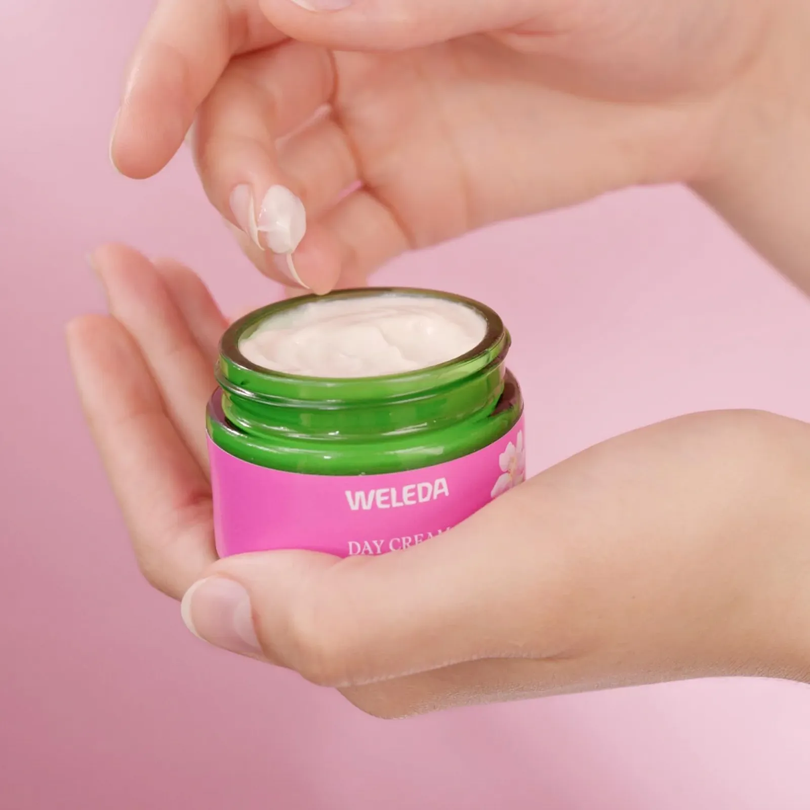 Денний крем WELEDA Wild Rose & White Tea Organic Smoothing Vegan, 40 мл, фото №6 Денний крем WELEDA Wild Rose & White Tea Organic Smoothing Vegan, 40 мл, фото №6