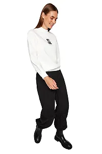 Світшот TRENDYOL З Високим Вирізом та Слоганом synthetic.ua - Фото 1