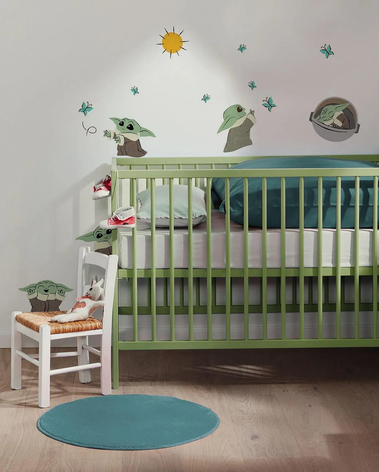 Наклейка на стену Komar Star Wars The Mandalorian Grogu Sunshine 50 x 70 см Коричневая Зеленая, фото №1