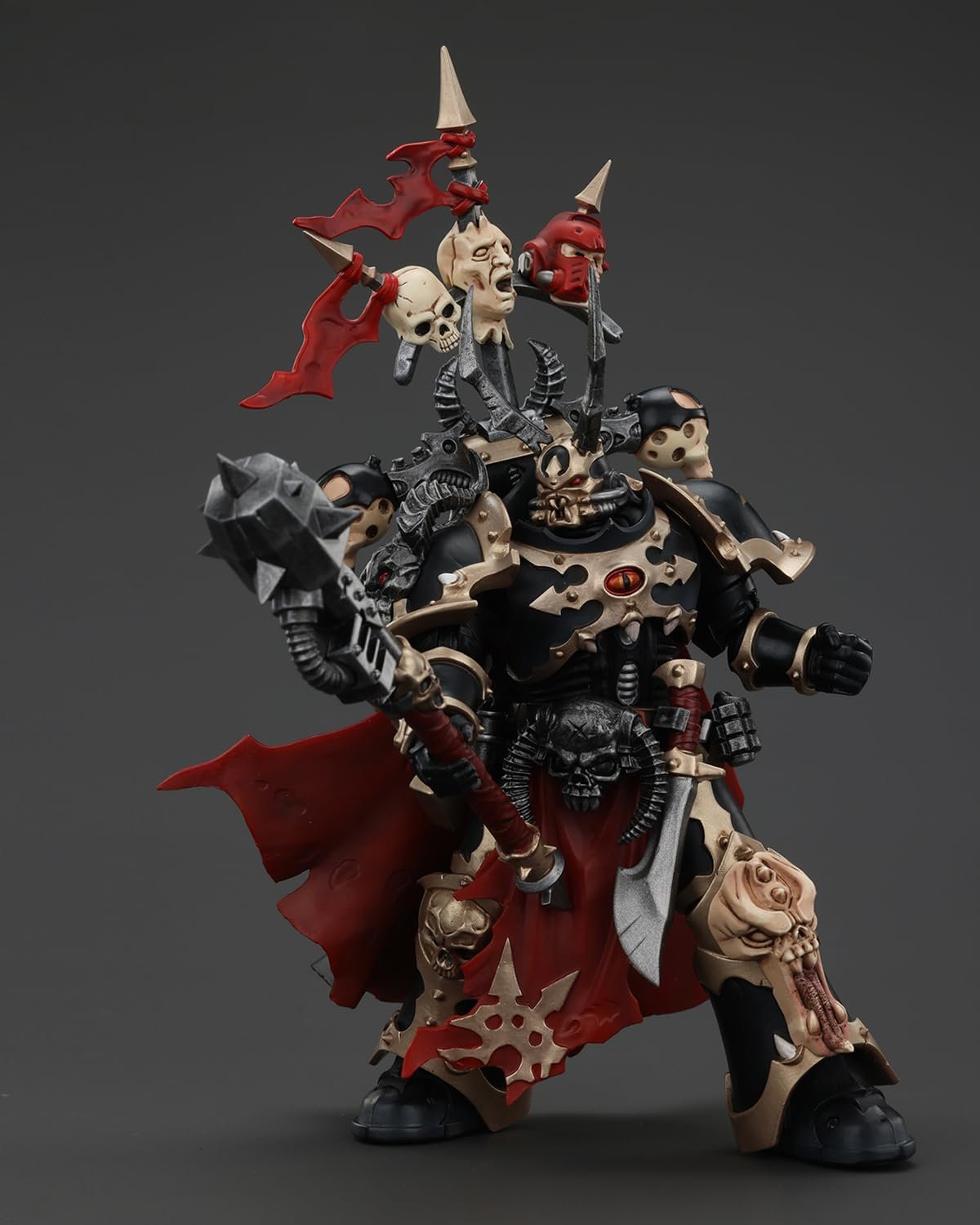 Фигурка JoyToy GW 40K Космические Десантники Хаоса Черного Легиона Избранный Чемпион с Болтером и Силовым Молотом, 1/18, фото №3
