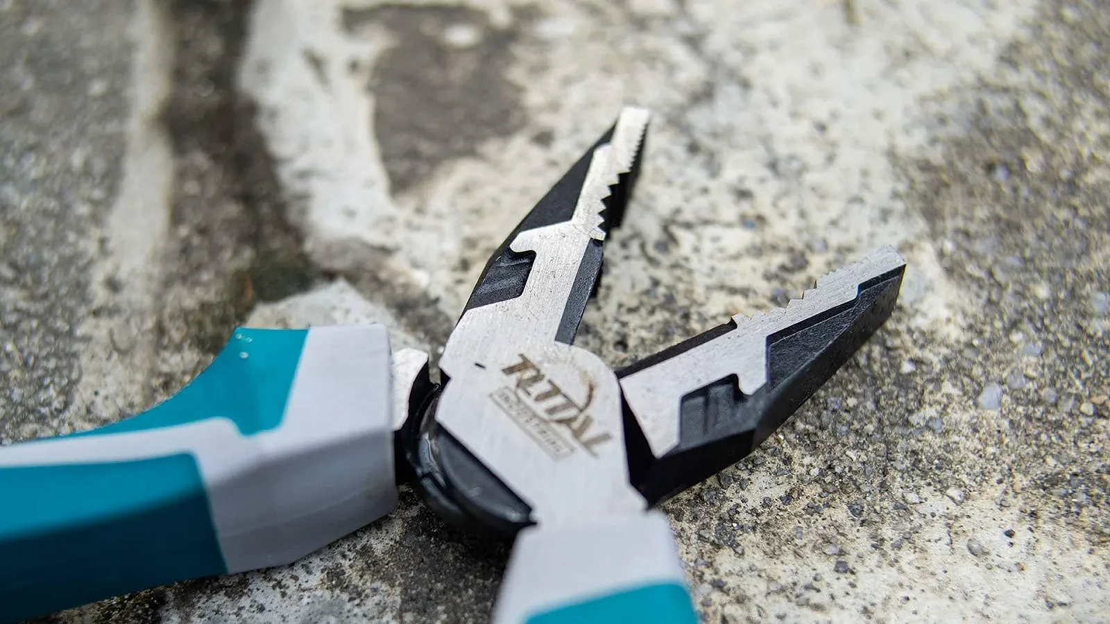 Універсальні плоскогубці TOTAL посилені Хром-ванадій Ергономічна волоконна ручка 180 мм, фото №8