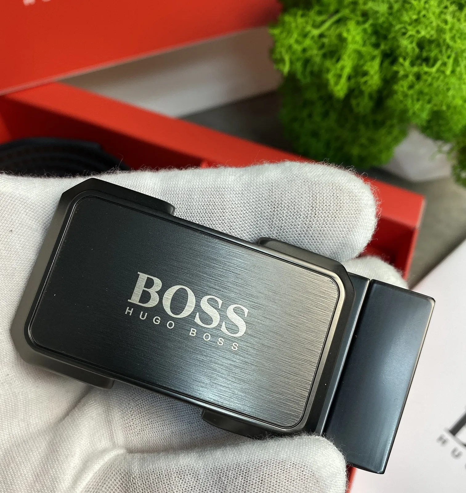 Ремень мужской кожаный брендовый с двумя пряжками в подарочной упаковке Hugo Boss, фото №5 Ремень мужской кожаный брендовый с двумя пряжками в подарочной упаковке Hugo Boss, фото №5