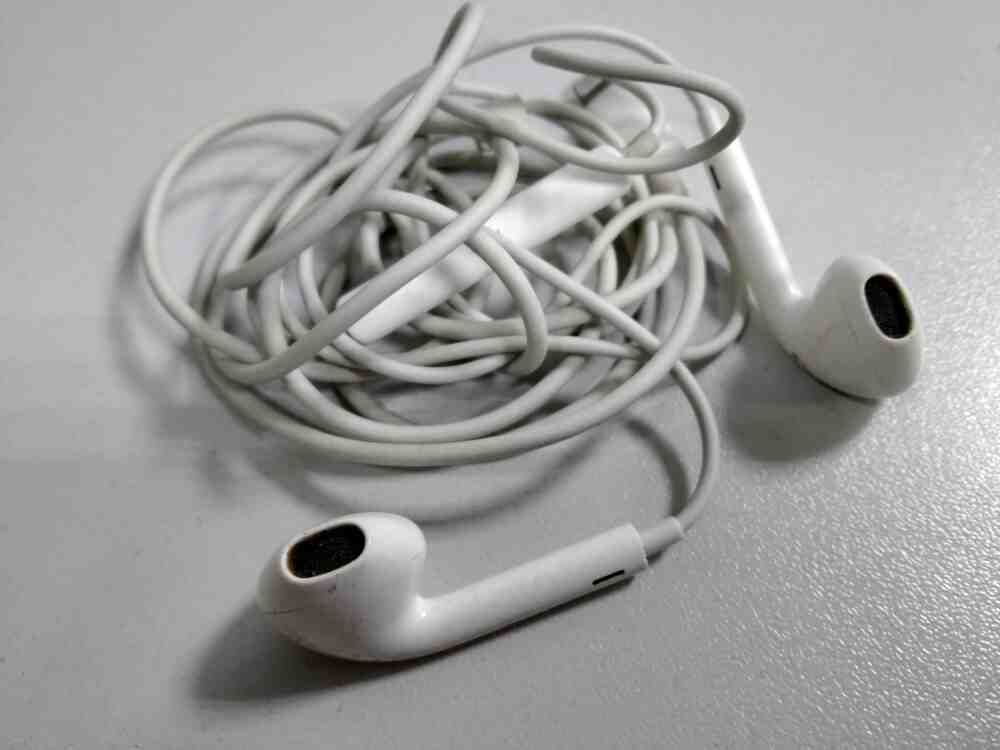 Наушники и Bluetooth-гарнитуры Apple EarPods Lightning, фото №2