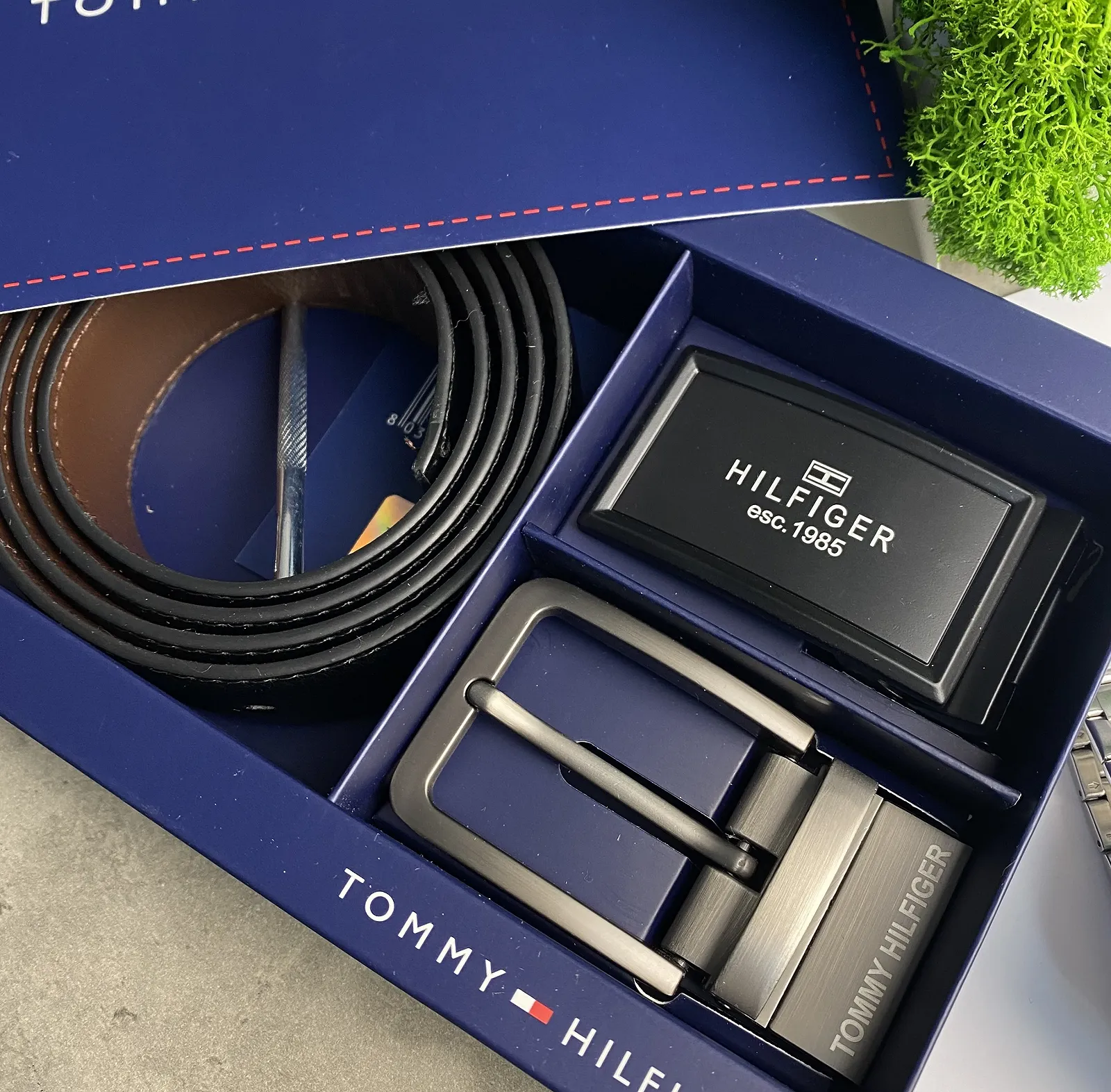 Ремень мужской кожаный брендовый с двумя пряжками в подарочной упаковке Tommy Hilfiger, фото №2 Ремень мужской кожаный брендовый с двумя пряжками в подарочной упаковке Tommy Hilfiger, фото №2