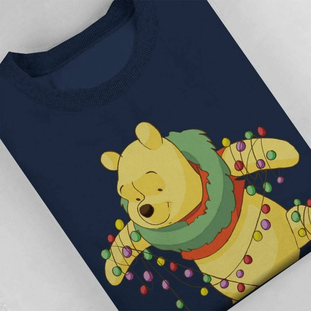 Женская Толстовка Disney Рождественский Винни Пух Запутался в Праздничных Огнях, фото №4