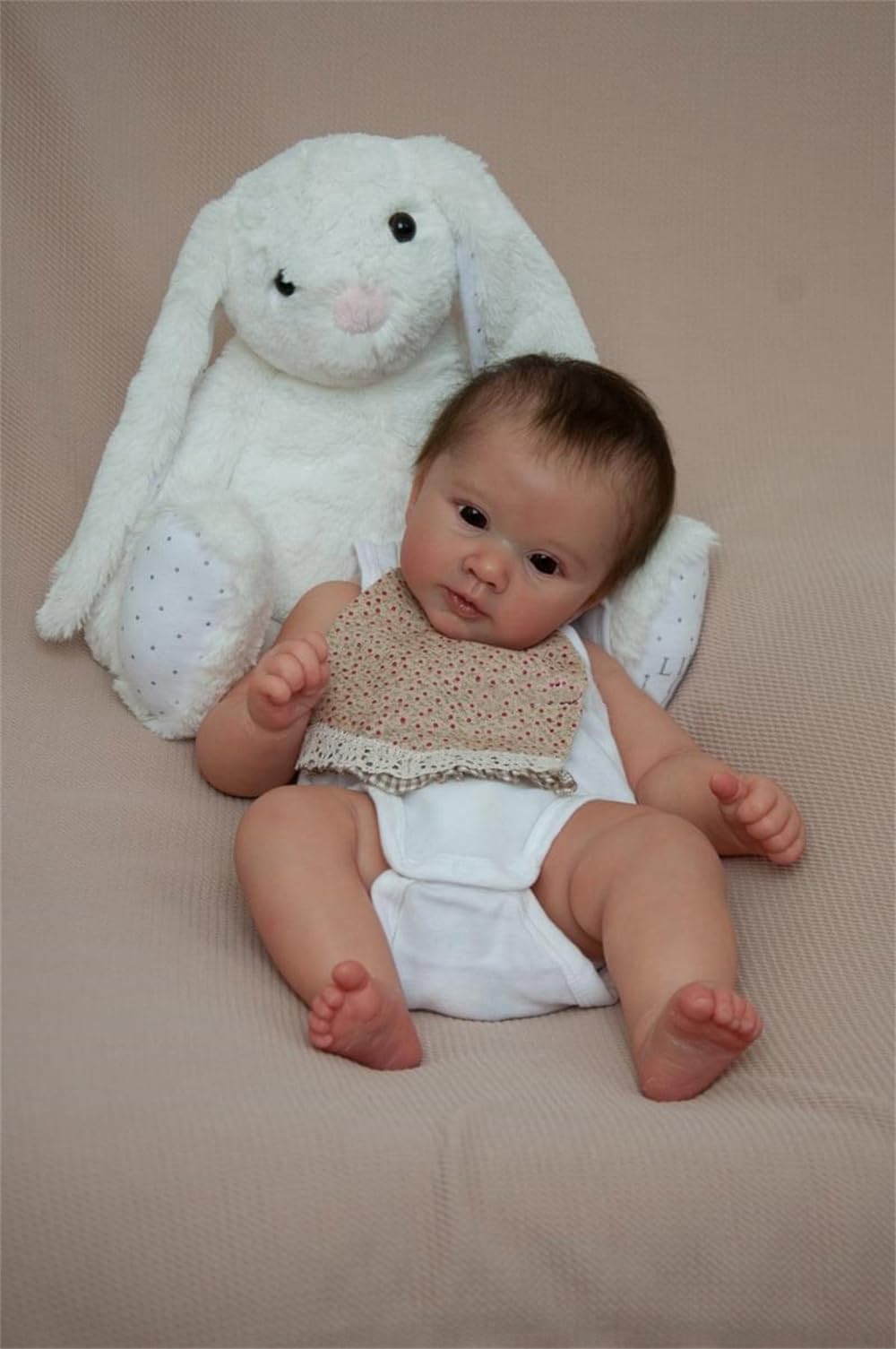 Лялька Anano Lifelike Baby 50 см Reborn Реалістична новонароджена дівчинка силіконова з нагрудником та волоссям, фото №2
