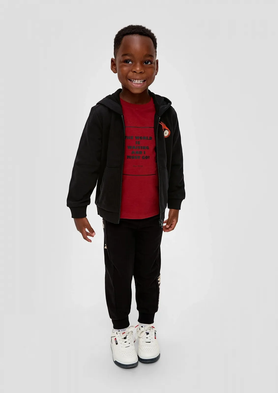 Куртка s.Oliver для мальчиков с капюшоном и принтом на спине, фото №2 Куртка s.Oliver для мальчиков с капюшоном и принтом на спине, фото №2