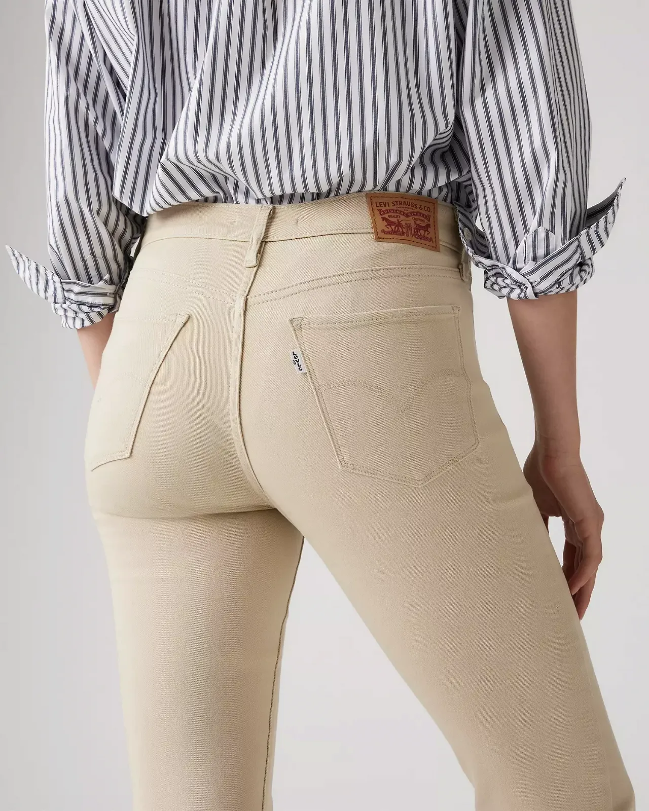 Женские джинсы Levis - 314 Shaping Straight Face Away - 28, фото №4 Женские джинсы Levis - 314 Shaping Straight Face Away - 28, фото №4