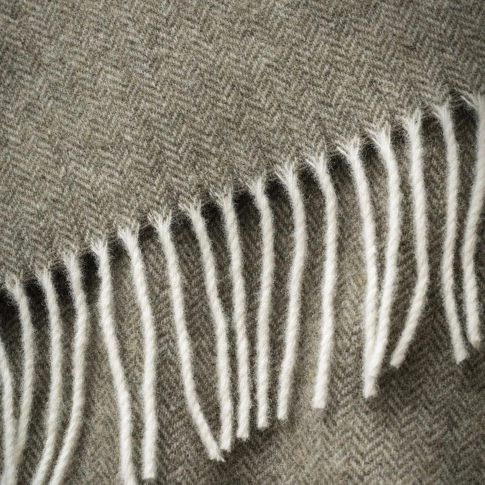 Одеяло bugatti Шерстяное 150 x 200 см – Шерсть мериноса и кашемир, Высокое качество и мягкость, Однотонное зеленое одеяло из шерсти мериноса, фото №4