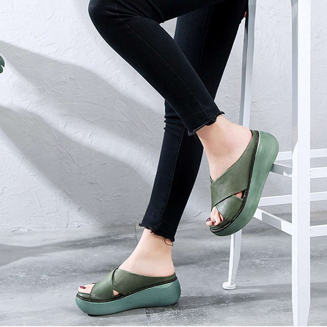 Женские Шлепанцы на платформе с клиновидной танкеткой, фото №2 Женские Шлепанцы на платформе с клиновидной танкеткой, фото №2