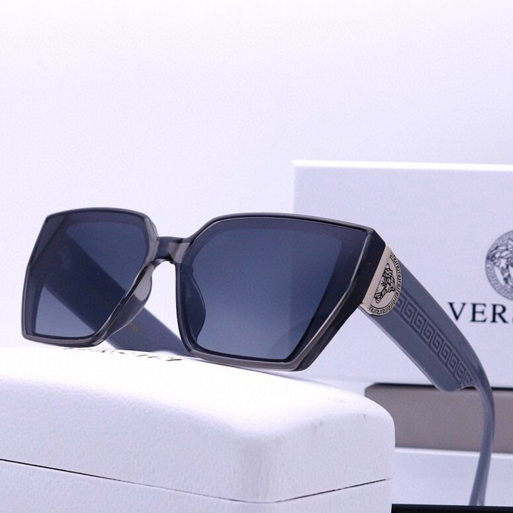 Жіночі сонцезахисні окуляри сірі Versace для відпочинку, фото №2 Жіночі сонцезахисні окуляри сірі Versace для відпочинку, фото №2