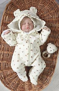 Муслиновый человечек и шапочка для новорожденного, слеп Сердечки бежевый - Фото 1