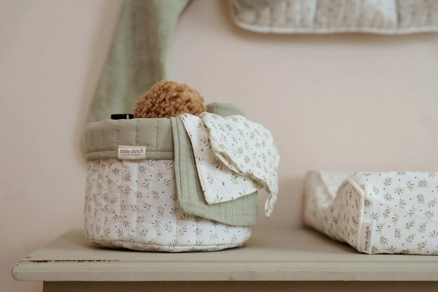 Органайзер для пеленального столика Little Dutch Blueberry Leaves TE30914034 Круглая Малая Двусторонняя, фото №4 Органайзер для пеленального столика Little Dutch Blueberry Leaves TE30914034 Круглая Малая Двусторонняя, фото №4