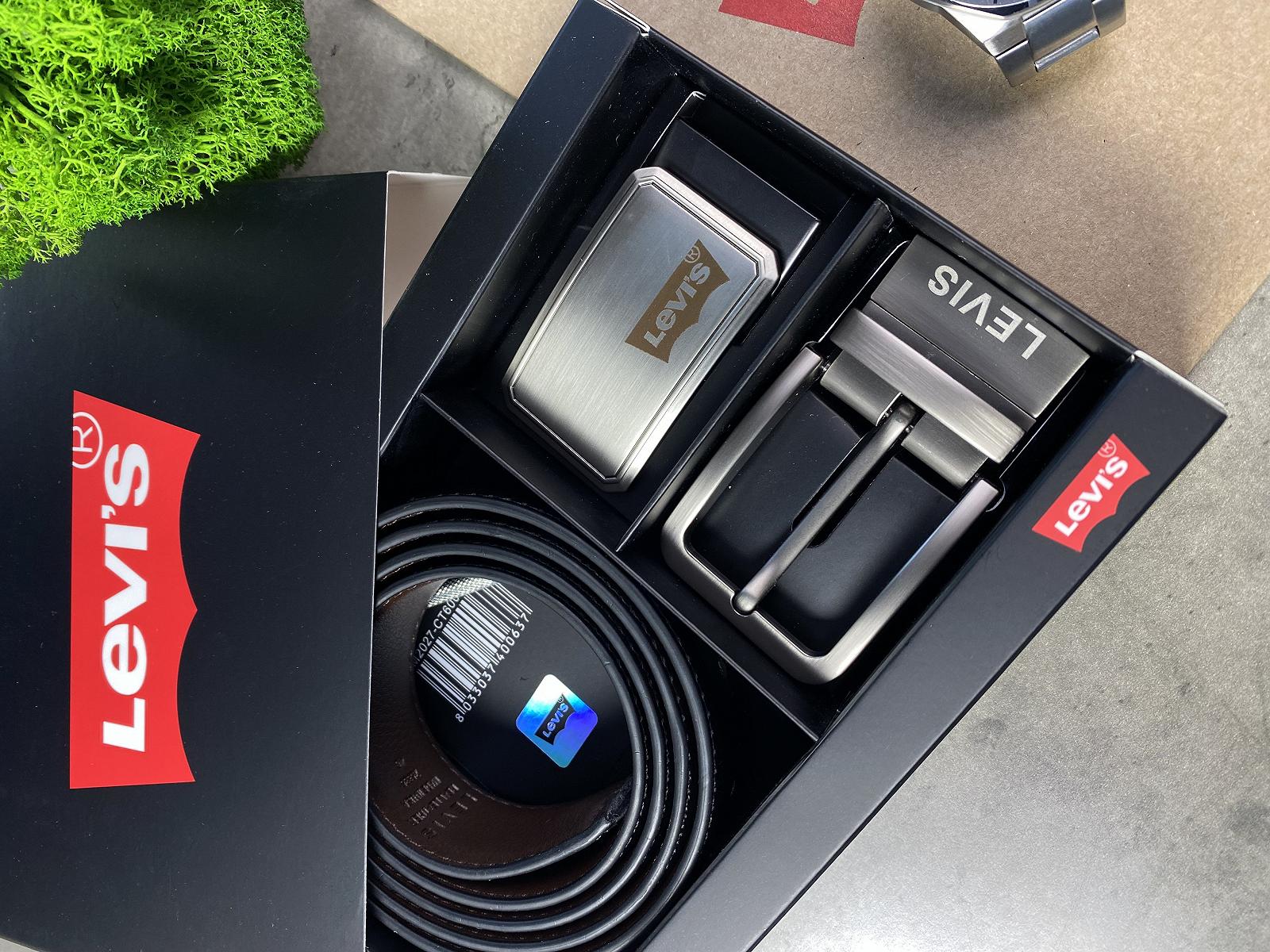Подарунковий набір зі шкіряним ремнем Levis і двома змінними пряжками Левіс, фото №8 Подарунковий набір зі шкіряним ремнем Levis і двома змінними пряжками Левіс, фото №8