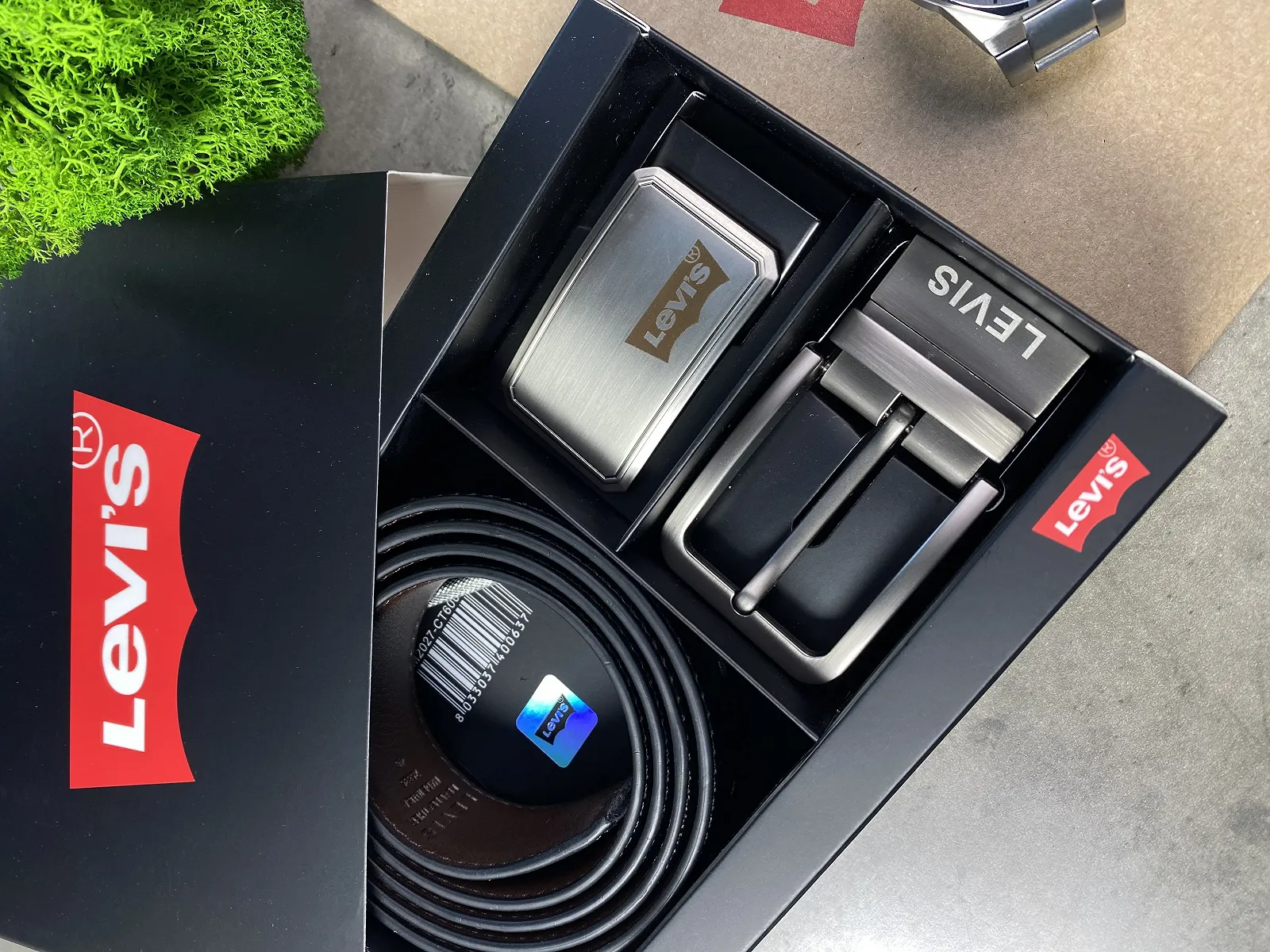 Подарунковий набір зі шкіряним ремнем Levis і двома змінними пряжками Левіс, фото №8 Подарунковий набір зі шкіряним ремнем Levis і двома змінними пряжками Левіс, фото №8