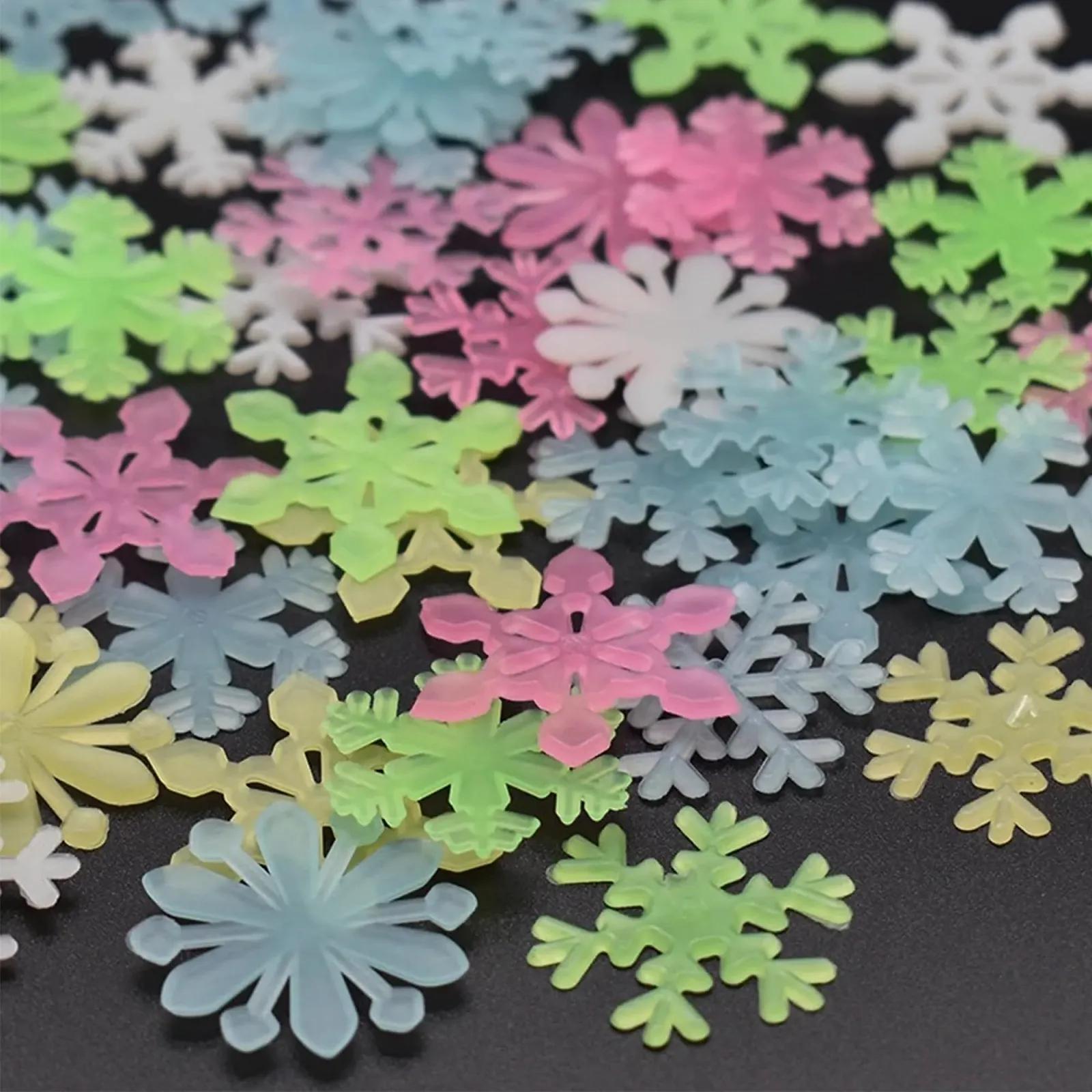 Наклейки на стіну Сніжинки 100 штук 3D Флуоресцентні Різнокольорові, фото №3