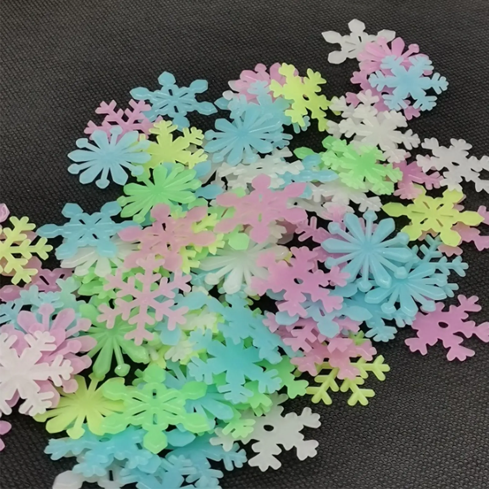 Наклейки на стіну Сніжинки 100 штук 3D Флуоресцентні Різнокольорові, фото №6